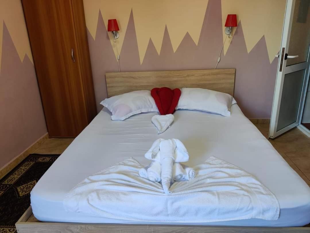 Hotel Vila Robert à Schitu Extérieur photo